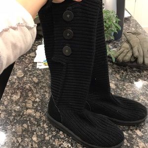 Black knit Uggs